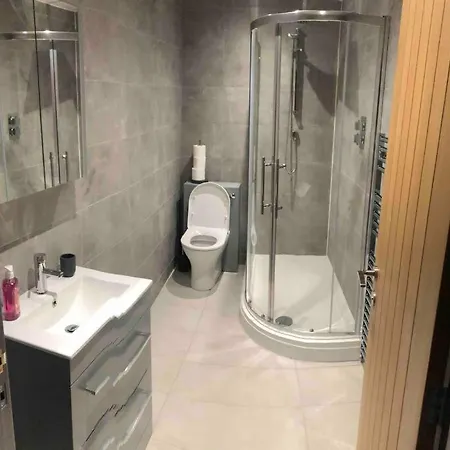 2 Bedroom Apartment, Near Skipton Apartment *